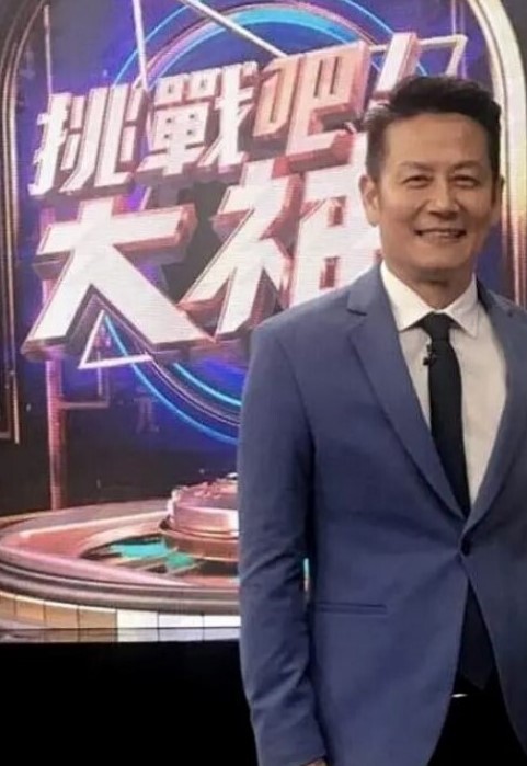 淫荡小骚妇初次挑战黑人巨大的巧克力棒捅得她都快噎著了 - JustAV